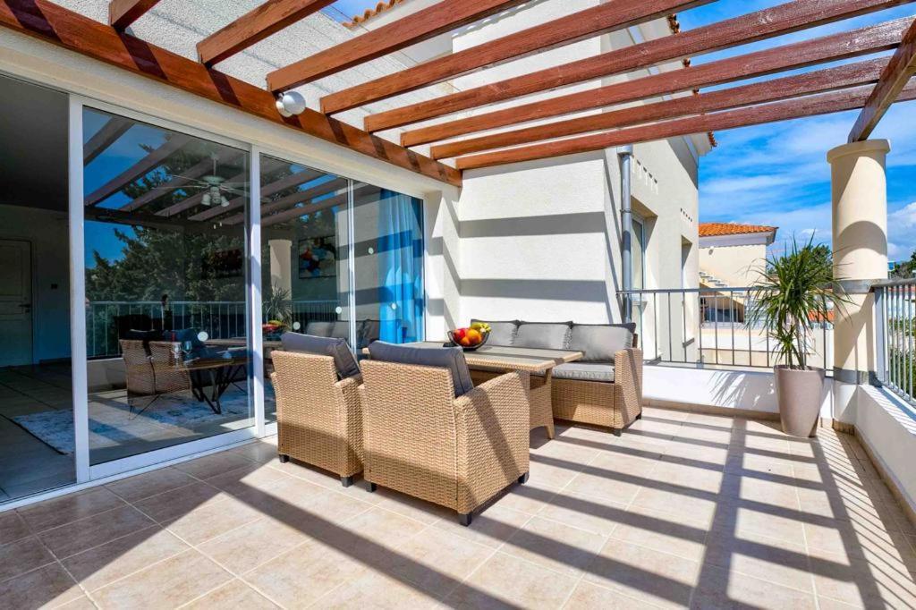 Penthouse Carina Apartamento Pafos Exterior foto